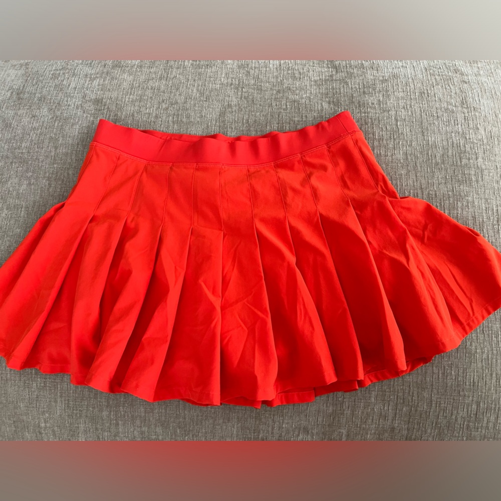 Red golf skort